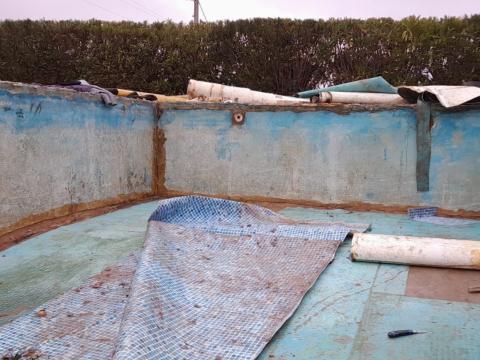 Piscina sucia antes de ser renovada